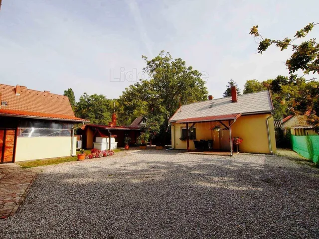 Eladó ház Balatonboglár 300 nm