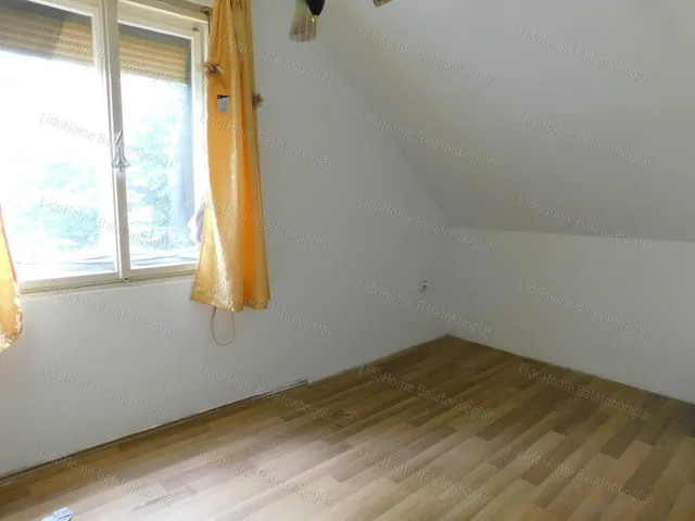 Eladó ház Balatonlelle 260 nm