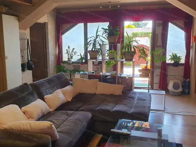 Eladó ház Balatonkeresztúr 302 nm