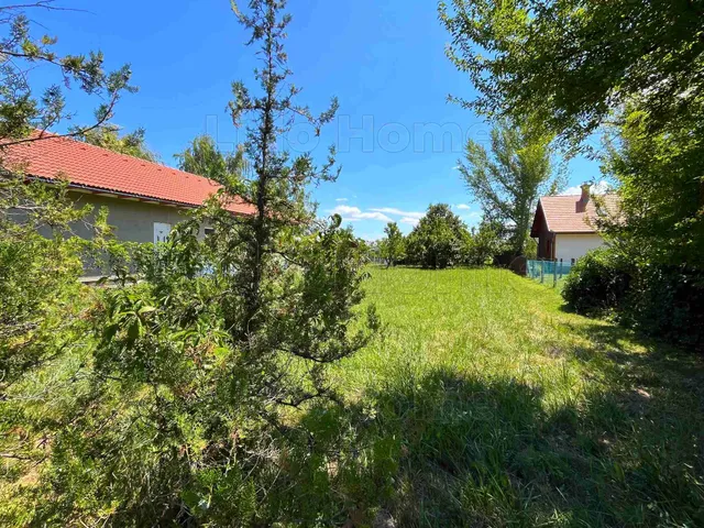 Eladó telek Balatonfenyves 1318 nm
