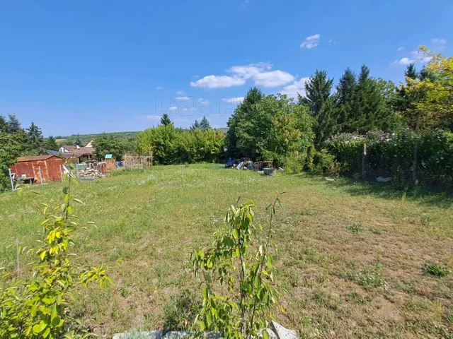 Eladó telek Szőlősgyörök 650 nm