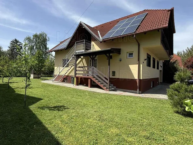 Eladó ház Balatonszemes 330 nm