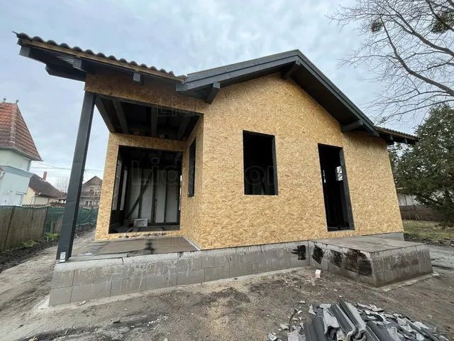 Eladó ház Balatonfenyves 61 nm