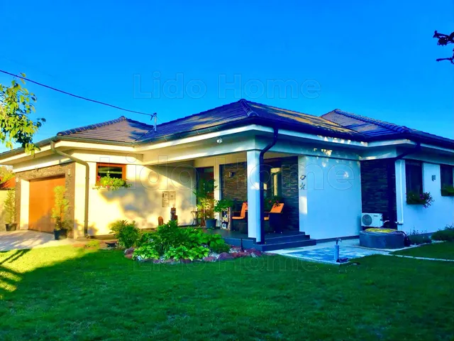 Eladó ház Balatonfenyves 202 nm