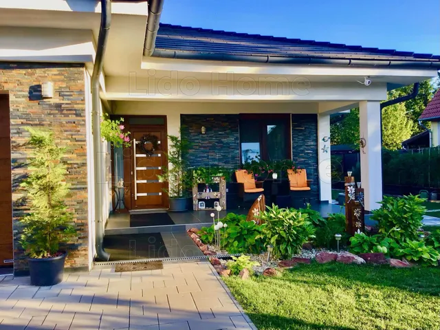 Eladó ház Balatonfenyves 202 nm