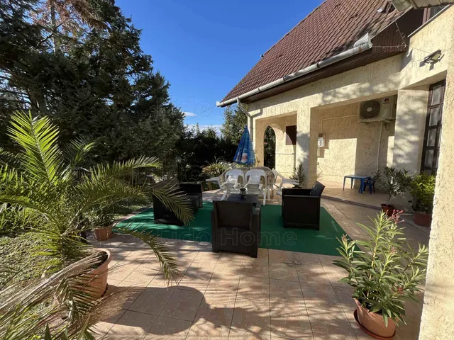 Eladó ház Balatonlelle 217 nm