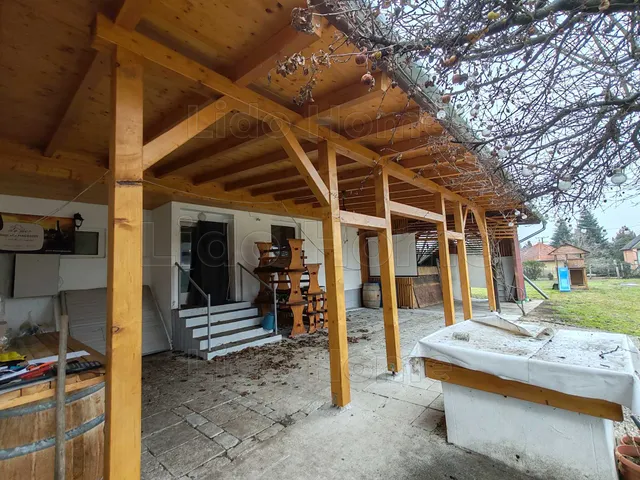 Eladó mezőgazdasági ingatlan Balatonlelle 262 nm