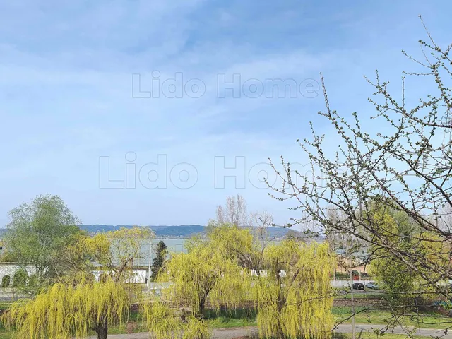 Eladó ház Balatonberény 210 nm