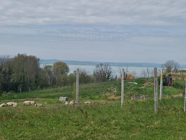 Eladó telek Balatonszárszó 2043 nm