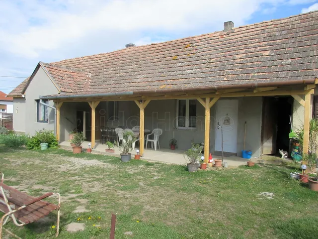 Eladó ház Karád 78 nm