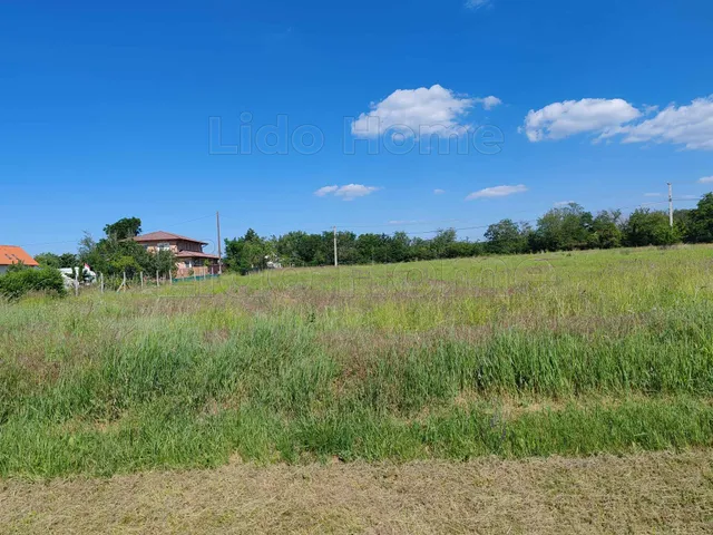 Eladó telek Balatonszárszó 5696 nm