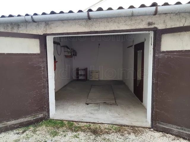 Kiadó garázs Balatonboglár 15 nm