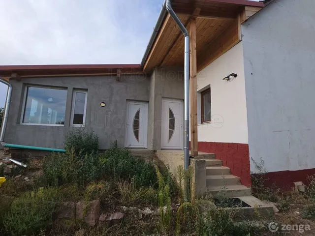 Eladó ház Hács 60 nm