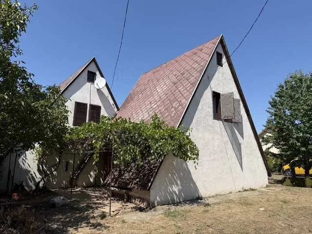 Eladó nyaraló Balatonszárszó 65 nm