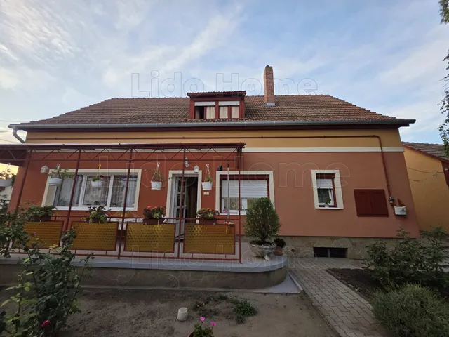 Eladó ház Balatonlelle 170 nm
