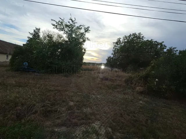 Eladó telek Hács 5602 nm