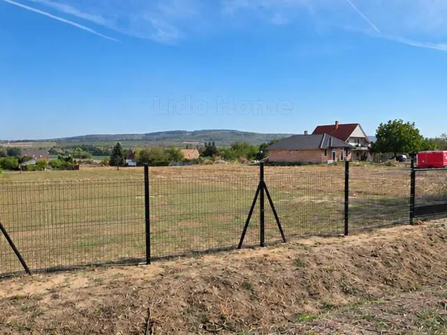 Eladó telek Látrány 2156 nm