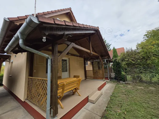 Eladó nyaraló Balatonszemes 64 nm