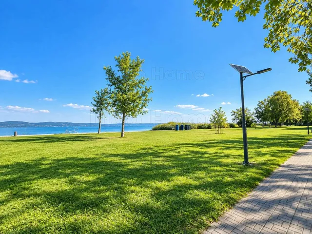 Eladó kereskedelmi és ipari ingatlan Balatonboglár 275 nm