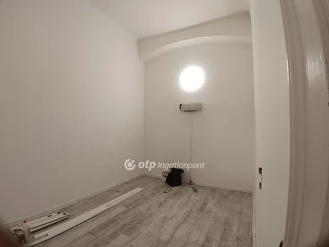 Eladó lakás Budapest VIII. kerület, Füvész kert 22 nm