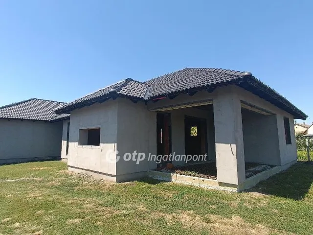 Eladó ház Dömsöd 232 nm
