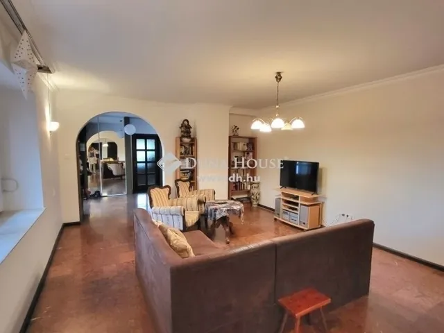 Eladó ház Budapest III. kerület, Békásmegyer-Ófalu 189 nm