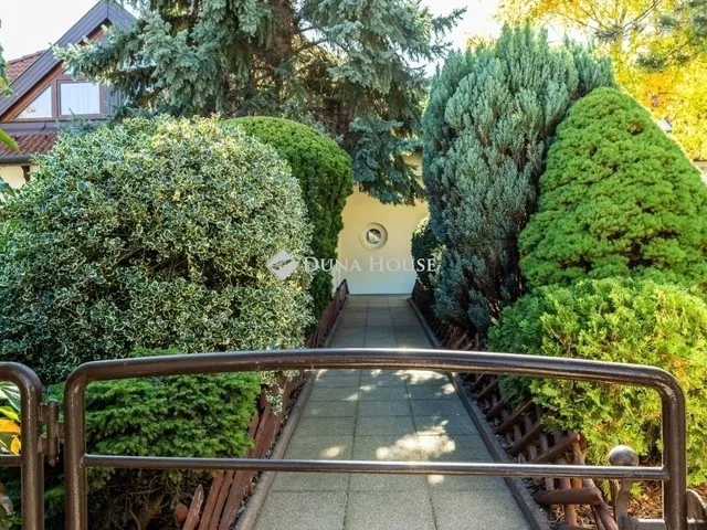 Eladó ház Budapest II. kerület, Pálvölgy 210 nm