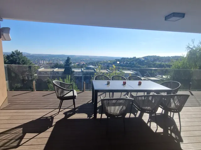 Eladó lakás Pécs, Mecsekoldal 84 nm