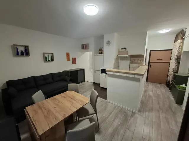 Kiadó lakás Pécs, Egyetemváros 52 nm