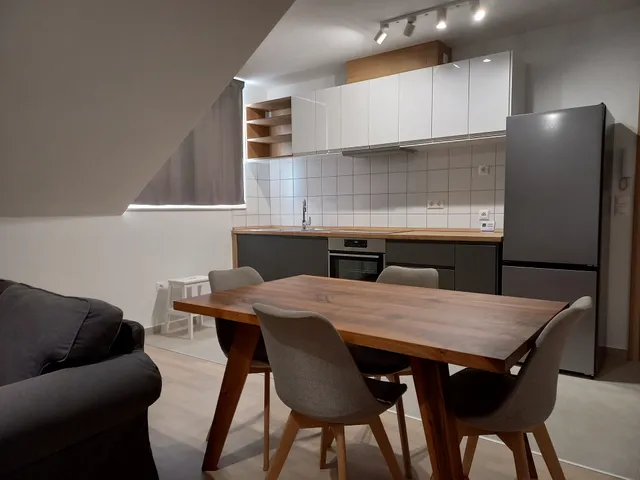 Kiadó lakás Pécs, Belváros 72 nm