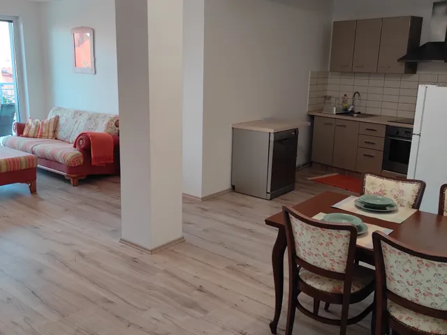 Kiadó lakás Pécs, Egyetemváros 75 nm