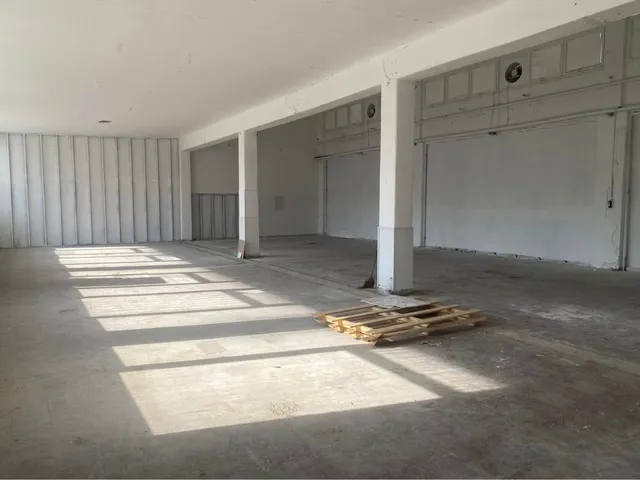 Kiadó kereskedelmi és ipari ingatlan Nyíregyháza 180 nm