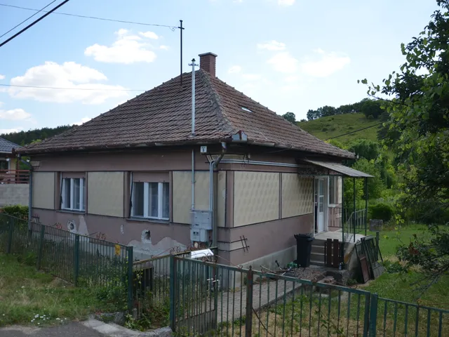 Eladó ház Kozárd, Fő út 53 nm