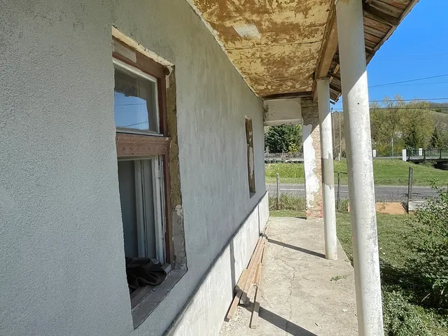 Eladó ház Becske, Fő út 80 nm