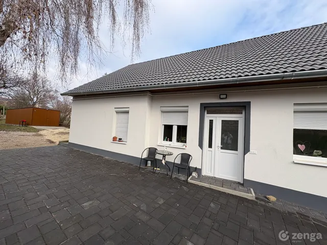 Eladó ház Paks 700 nm