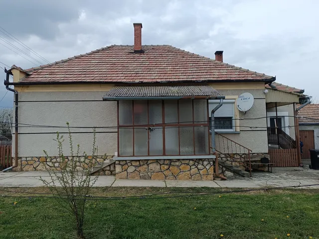 Eladó ház Iszkáz 82 nm