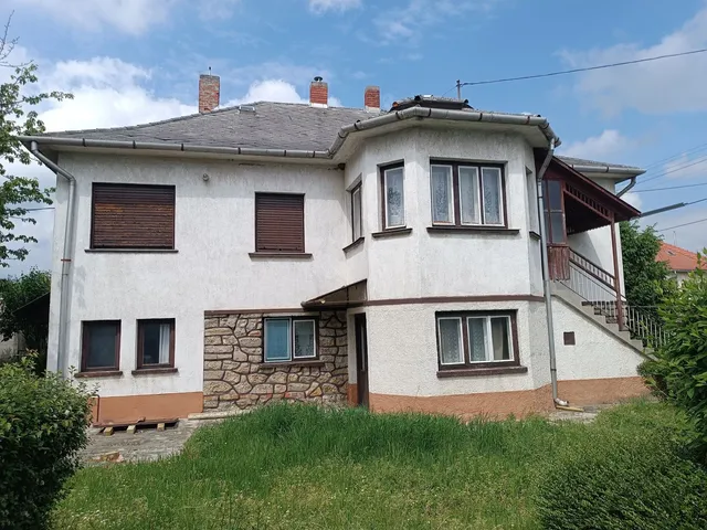 Eladó ház Ajka, Ajkarendek 180 nm