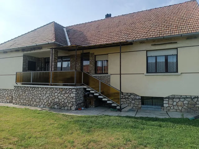 Eladó ház Oroszi 122 nm
