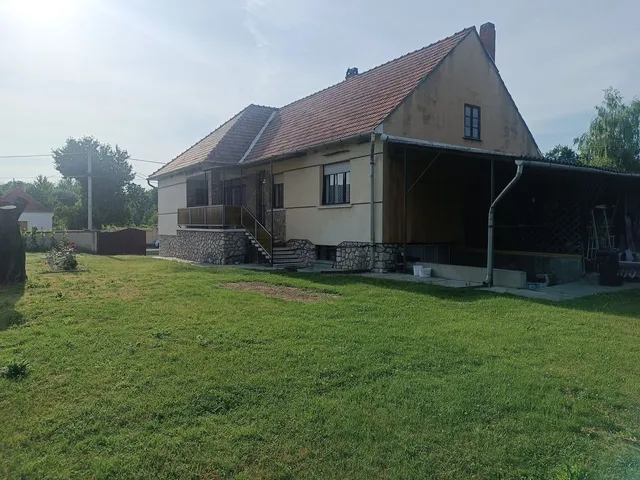 Eladó ház Oroszi 122 nm