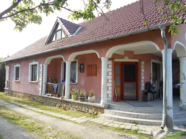 Eladó ház Noszlop 180 nm