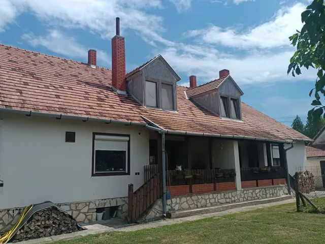 Eladó ház Nyirád 260 nm