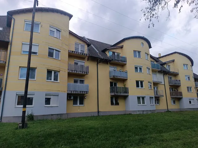 Eladó lakás Ajka 64 nm