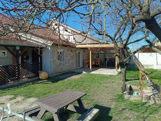 Eladó ház Devecser 84 nm