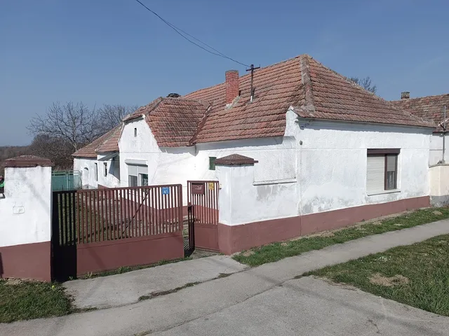 Eladó ház Bakonypölöske 109 nm