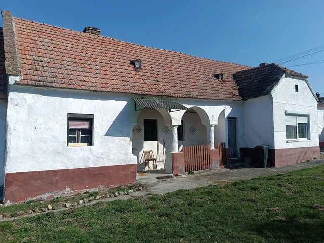 Eladó ház Bakonypölöske, Petőfi Sándor 109 nm