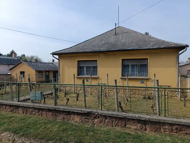 Eladó ház Nyirád 87 nm