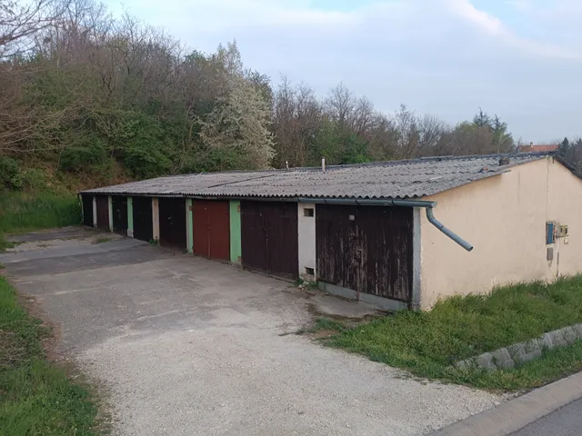 Eladó garázs Ajka, Lakos János 16 nm
