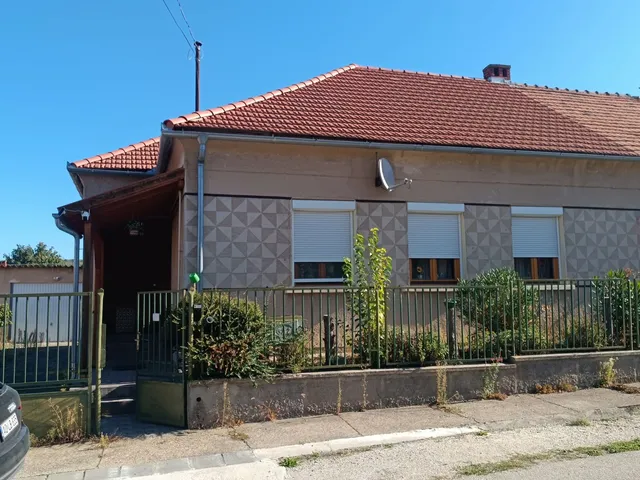 Eladó ház Ajka 72 nm