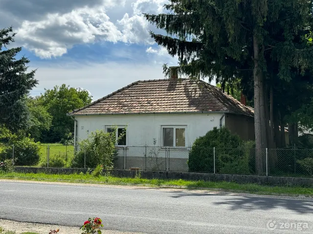Eladó ház Bögöte, Szabadság utca 1 100 nm