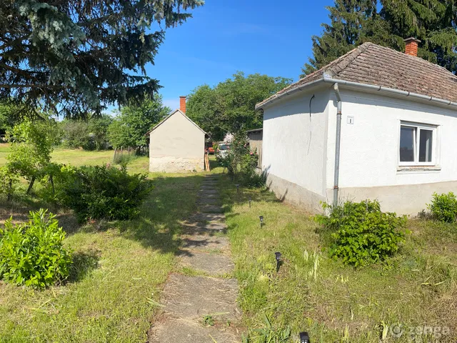 Eladó ház Bögöte, Szabadság utca 1 100 nm